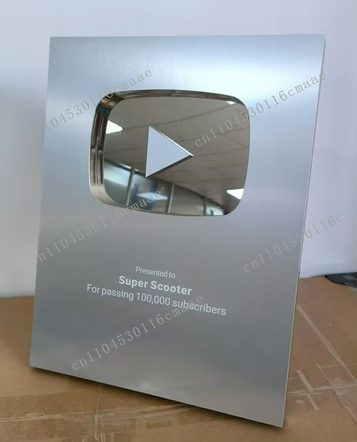 Nagrody za przyciski Play, alu – Esports Gaming Trophy recenzja i cena