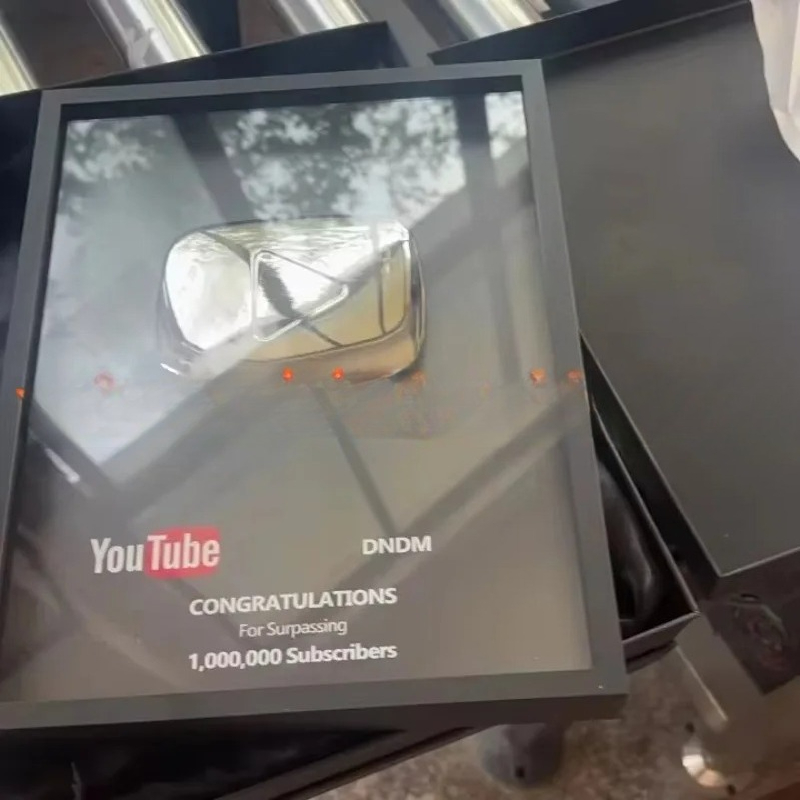Logo YouTube i Bilibili, przyc – Esports Gaming Trophy recenzja i cena